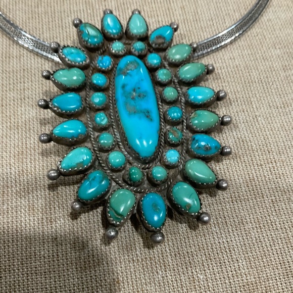 Blue and Silver Turquoise Necklace with Floral Design. Native Made/Signed - Picture 4 of 16